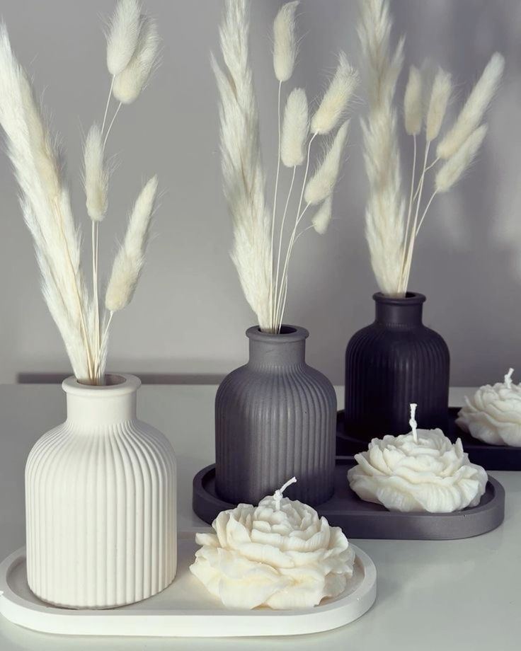 Gypsum tray with a vase and scented candle
