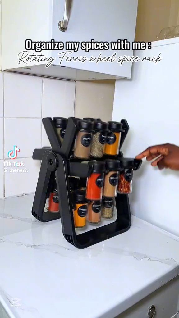 Rotating spice rack