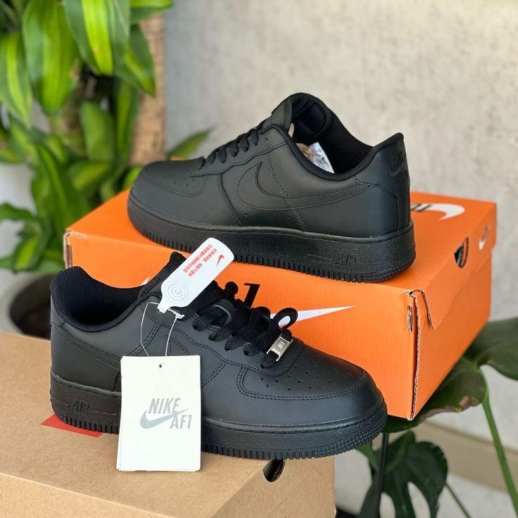 Nike Airforce 1 All Black - (IN BOX)