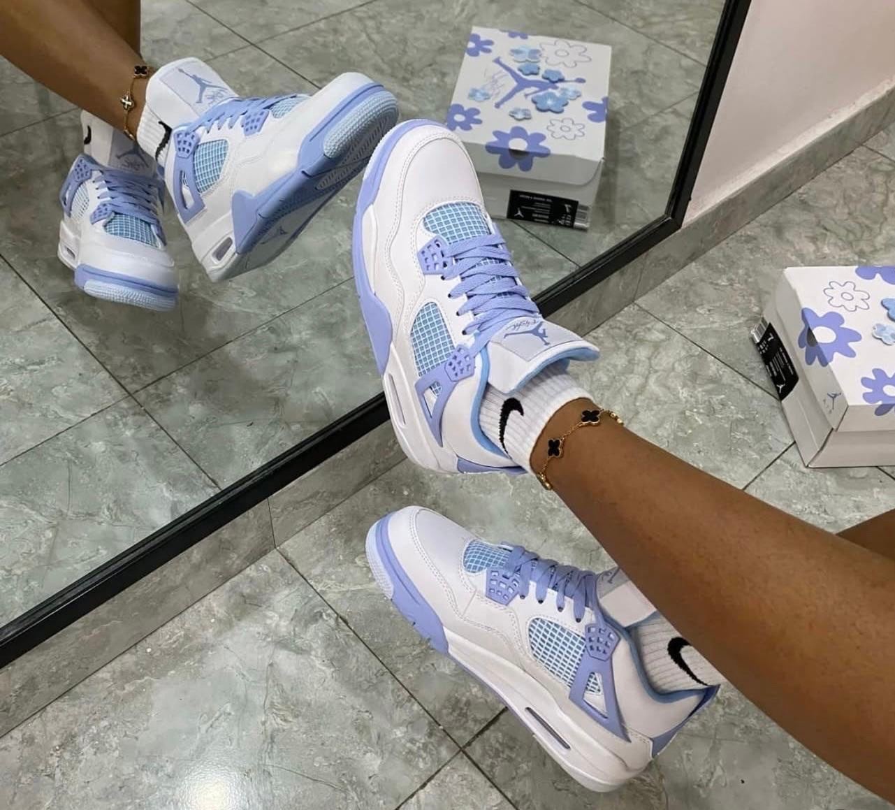 Nike Air Jordan 4 Retro - Powder Blue White