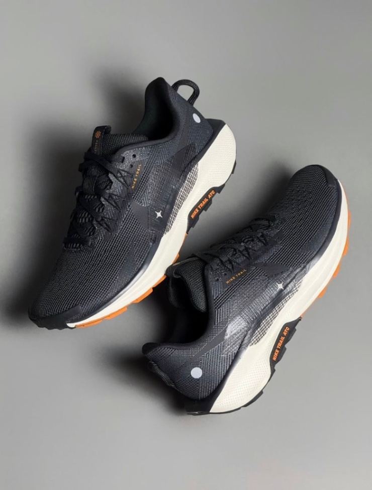 Nike Pegasus Trail 5 running shoes in a black and off-noir colorway.