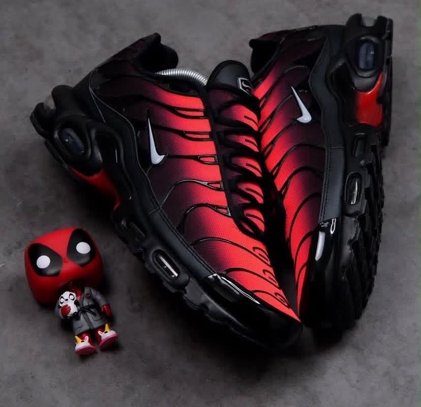 Nike Air Max Plus "Deadpool"