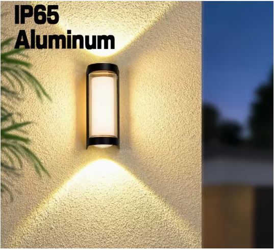 Wall light. Warm colour. Waterproof 