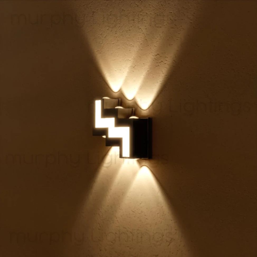 Waterproof outdoor wall light 