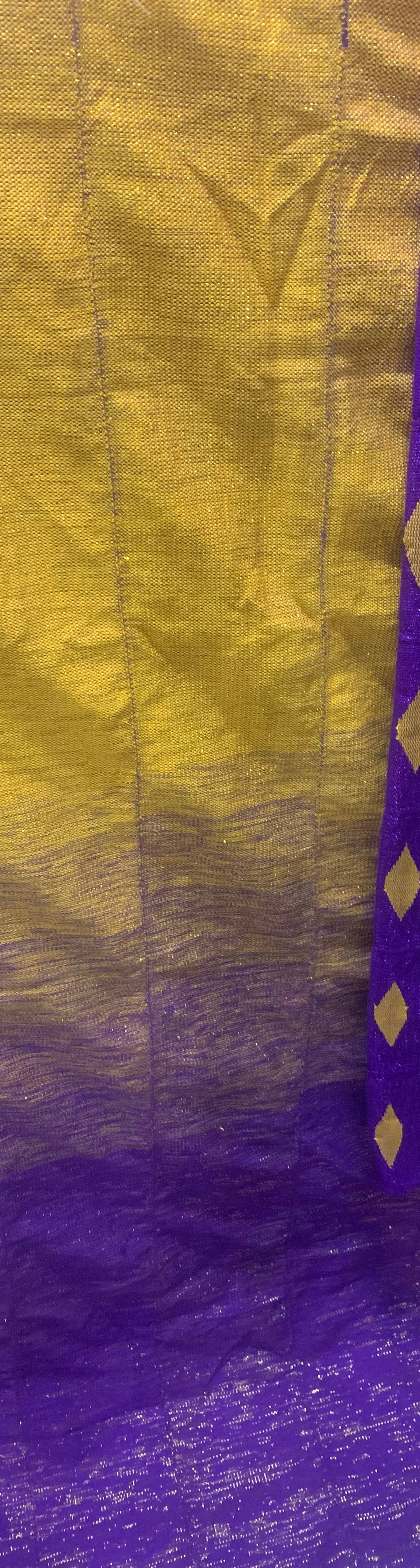 6 yards (4 yards ombre' plain with 2 yards design pattern) 