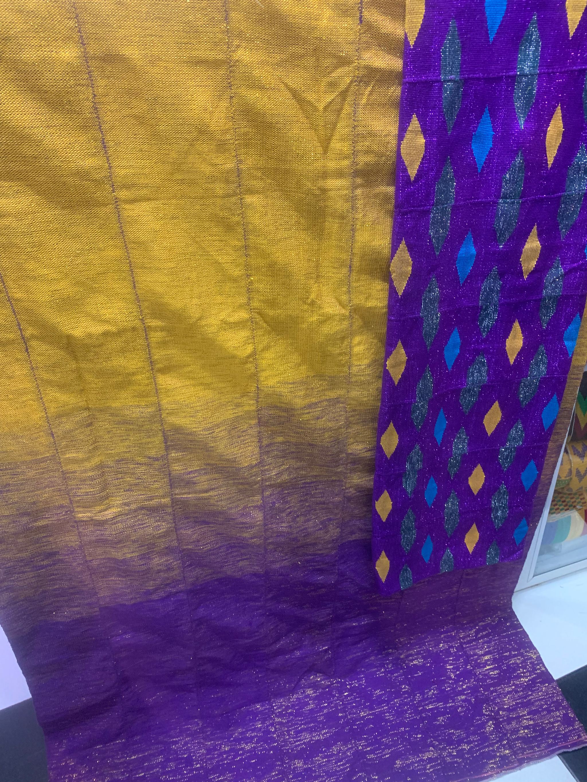 6 yards (4 yards ombre' plain with 2 yards design pattern) 