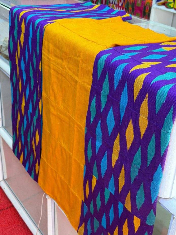 6 yards ( 4 yards design with 2 yards plain) 