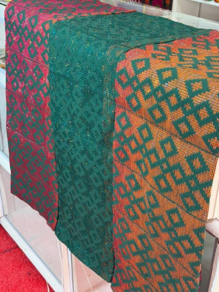 6 yards ombre' design 