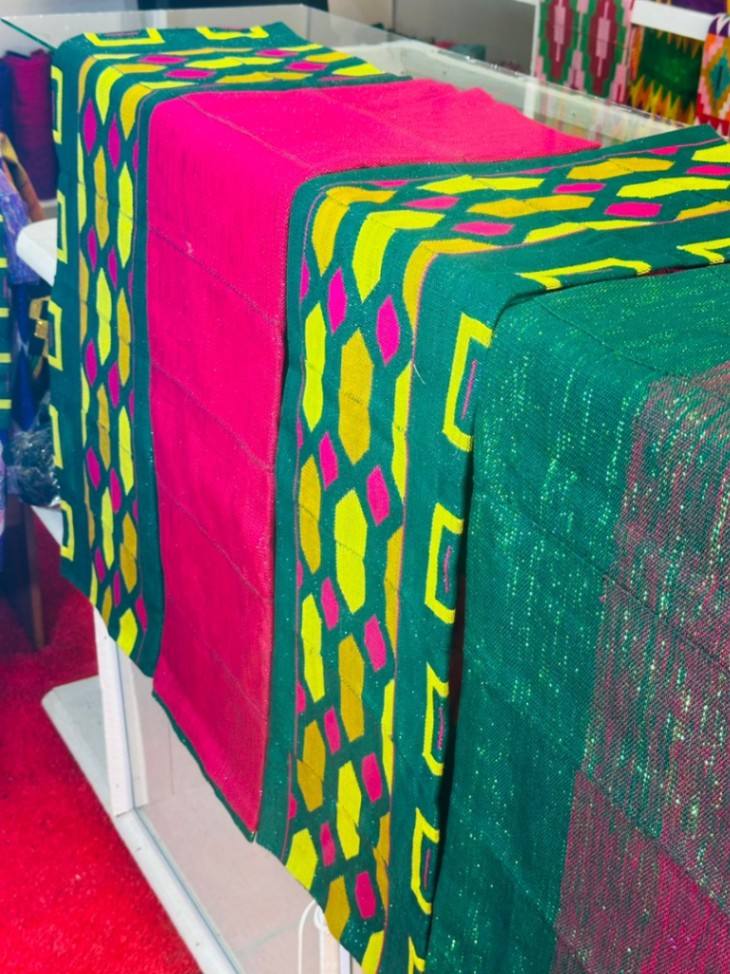 8 yards (4 yards design with 4 yards ombre' plain)